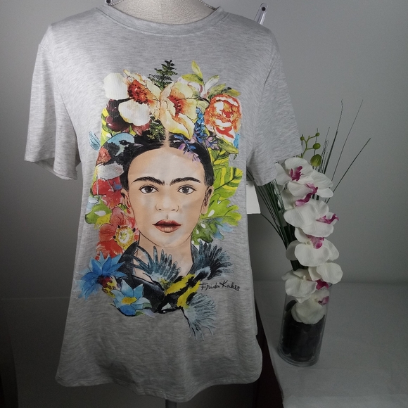 🍓$12 Frida Kahlo Hawaiian Graphic Tee NEW Juniors - Picture 3 of 13